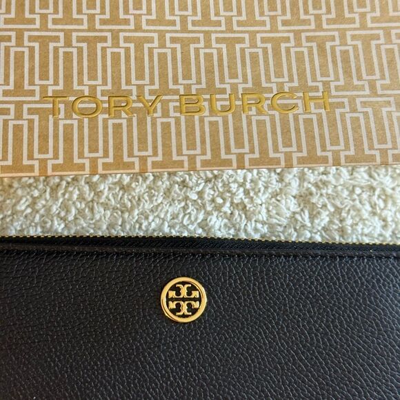 TORY BURCH Robinson Pebble Zip Continental Wallet leather Wristlet Black New - Picture 5 of 15